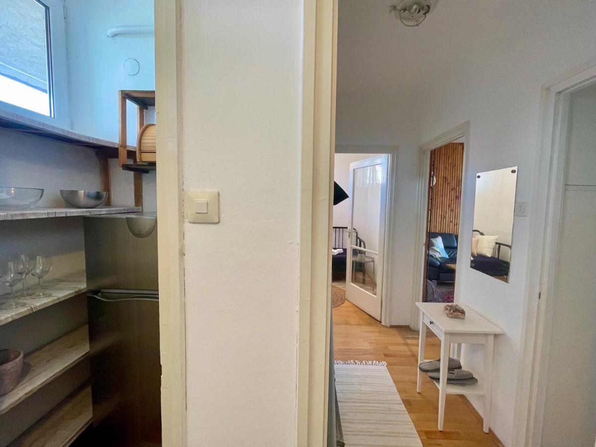 Apartamento Nosztalgia Apartman Veszprém Exterior foto